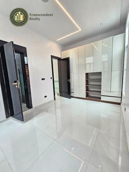 Deluxe 5 Bedroom Fully Detached Duplex