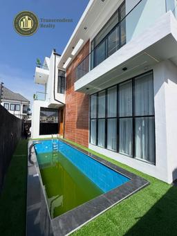 Deluxe 5 Bedroom Fully Detached Duplex