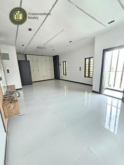 Newly Built Contemporary 5 Bedroom Fully Detached Duplex