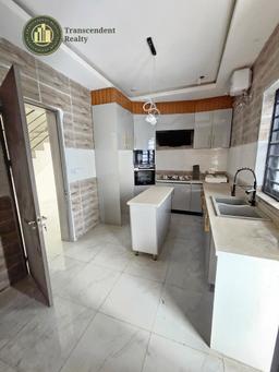 Exquisite 5 Bedroom Semi-detached Duplex