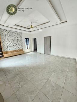 Exquisite 5 Bedroom Semi-detached Duplex