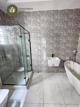 Exquisite 5 Bedroom Semi-detached Duplex