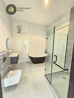 Newly Built Deluxe 5 Bedroom Fully Detached Duplex