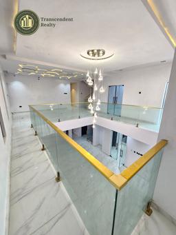 Newly Built Contemporary 5 Bedroom Detached Triplex