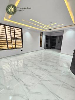 Newly Built Contemporary 5 Bedroom Detached Triplex