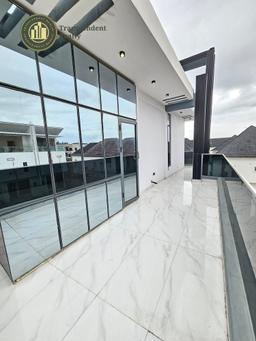 Newly Built Contemporary 5 Bedroom Detached Triplex