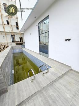 Newly Built Contemporary 5 Bedroom Detached Triplex