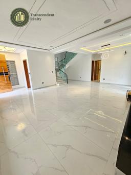 Deluxe 5 Bedroom Fully Detached Triplex