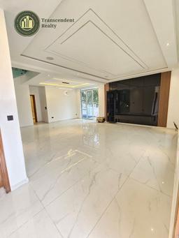 Deluxe 5 Bedroom Fully Detached Triplex