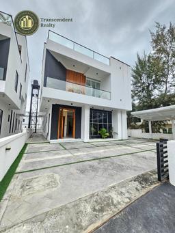 Deluxe 5 Bedroom Fully Detached Triplex