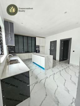 Newly Built Contemporary 5 Bedroom Duplex