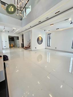 Deluxe 5 Bedroom Fully Detached Duplex