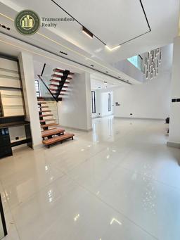 Deluxe 5 Bedroom Fully Detached Duplex