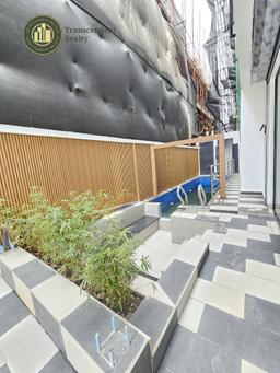 Deluxe 5 Bedroom Fully Detached Duplex