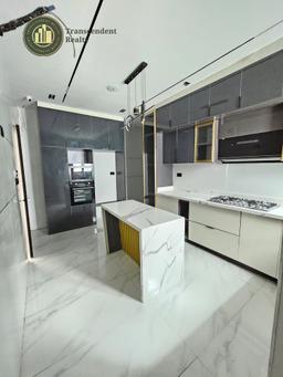 Newly Built Contemporary 4 Bedroom Semi-detached Triplex