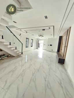 Newly Built Contemporary 4 Bedroom Semi-detached Triplex