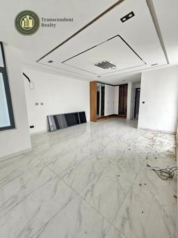 Newly Built Contemporary 4 Bedroom Semi-detached Triplex