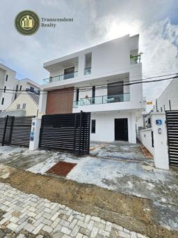Newly Built Contemporary 4 Bedroom Semi-detached Triplex