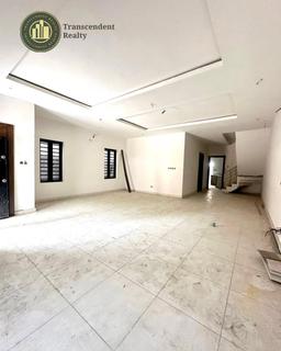 Contemporary 4 Bedroom Semi-detached Duplex with Bq