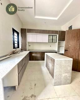 Contemporary 4 Bedroom Semi-detached Duplex with Bq