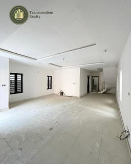 Contemporary 4 Bedroom Semi-detached Duplex with Bq