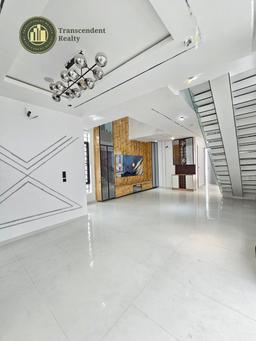 Deluxe 5 Bedroom Fully Detached Duplex