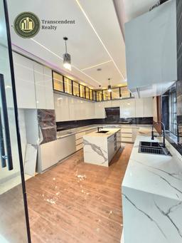 Deluxe 5 Bedroom Fully Detached Duplex