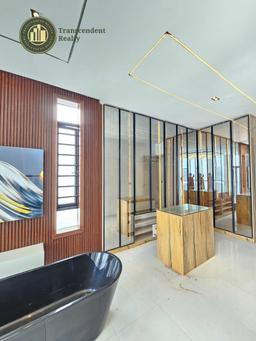 Deluxe 5 Bedroom Fully Detached Duplex