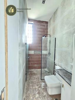 Deluxe 5 Bedroom Fully Detached Duplex