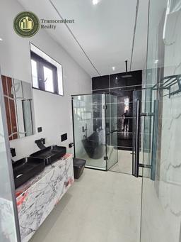Deluxe 4 Bedroom Fully Detached Duplex