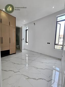 Deluxe 4 Bedroom Fully Detached Duplex