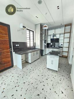 Deluxe 5 Bedroom Fully Detached Duplex