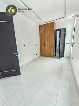 Deluxe 5 Bedroom Fully Detached Duplex