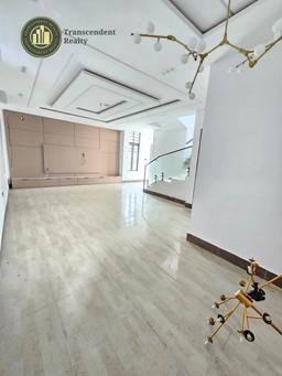 Contemporary 5 Bedroom Fully Detached Triplex