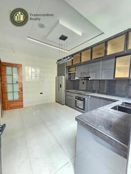 Contemporary 5 Bedroom Fully Detached Triplex