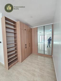 Contemporary 5 Bedroom Fully Detached Triplex