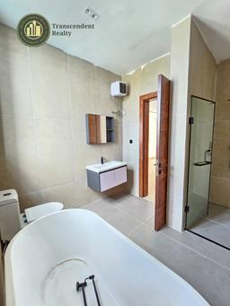 Contemporary 5 Bedroom Fully Detached Triplex