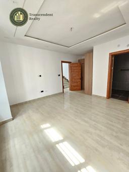 Contemporary 5 Bedroom Fully Detached Triplex