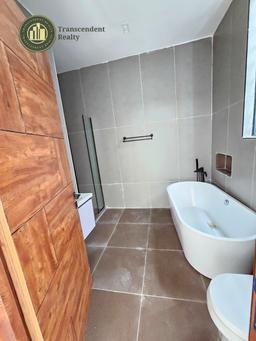Contemporary 5 Bedroom Fully Detached Triplex