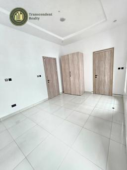 Deluxe 5 Bedroom Fully Detached Duplex