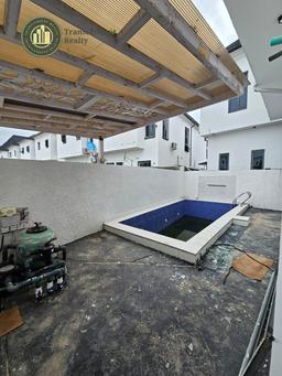 Deluxe 5 Bedroom Fully Detached Duplex