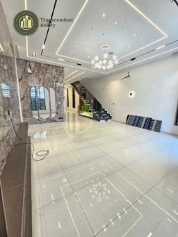 Deluxe 5 Bedroom Fully Detached Duplex