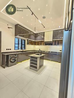 Deluxe 5 Bedroom Fully Detached Duplex