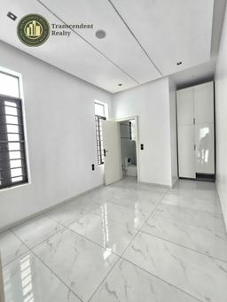 Deluxe 5 Bedroom Fully Detached Duplex