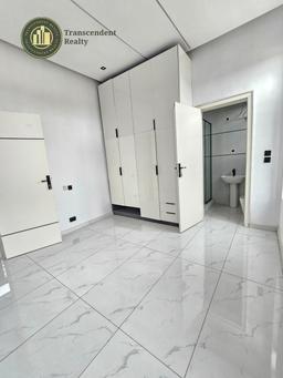 Deluxe 5 Bedroom Fully Detached Duplex
