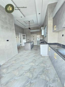 Deluxe 5 Bedroom Fully Detached Duplex