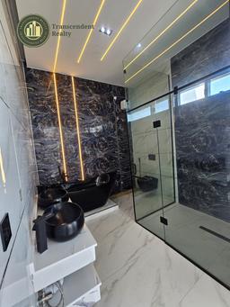 Deluxe 4 Bedroom Fully Detached Duplex