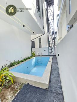 Deluxe 4 Bedroom Fully Detached Duplex
