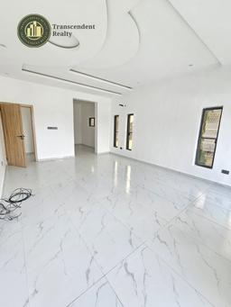 Newly Built Deluxe 5 Bedroom Fully Detached Triplex