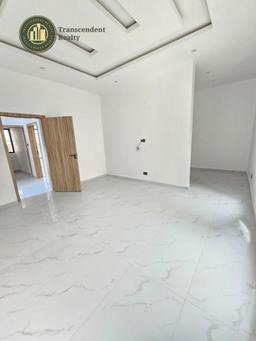 Newly Built Deluxe 5 Bedroom Fully Detached Triplex